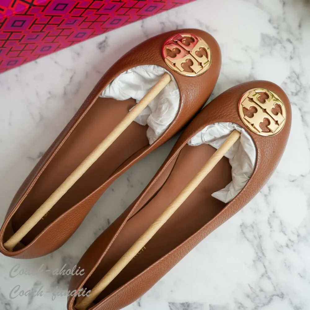 NIB Tory Burch Signature Logo Classic Chelsea Ballet Flat in Royal Tan/Gold